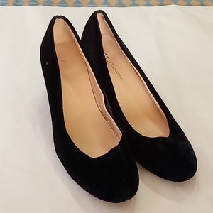 Chinese Laundry black velvety block heels size 8m